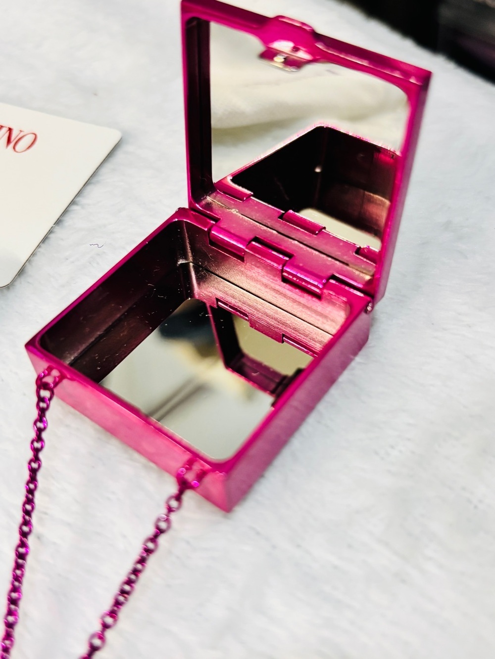 Valentino Garavani Rockstud Metallic Pink Mirror Compact Necklace - Picture 4 of 13